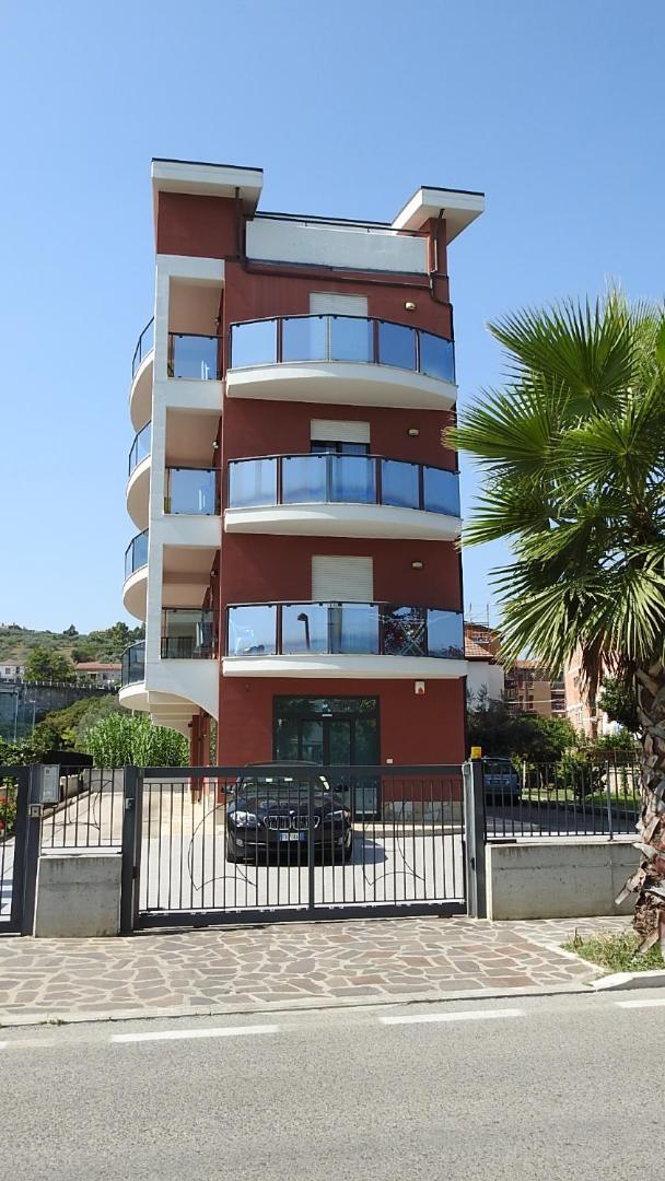 Hotel San Giorgio 瓦斯托 外观 照片